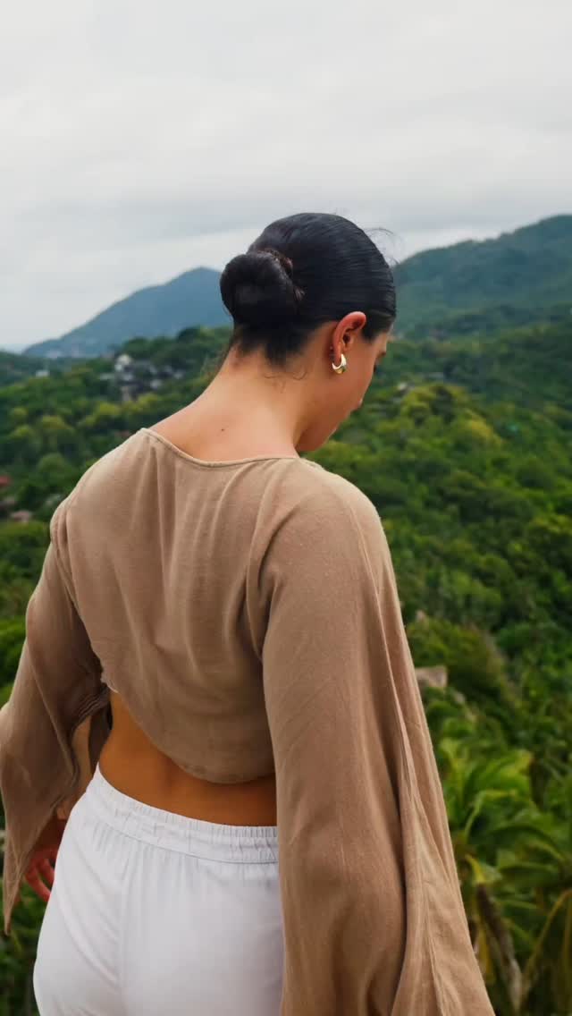 One thing you do not do..
A videoshoot on top of the Island, Koh Tao, Thailand 🧡✨️📸
#yogakohtao #yogalife #kohtao #thailand🇹🇭