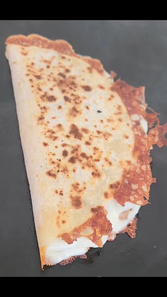 Cool summer days call for gooey toasty Maria's ๐
@oredockbrewing 11am-3pm & 4pm-9pm ๐ฎ๐๐