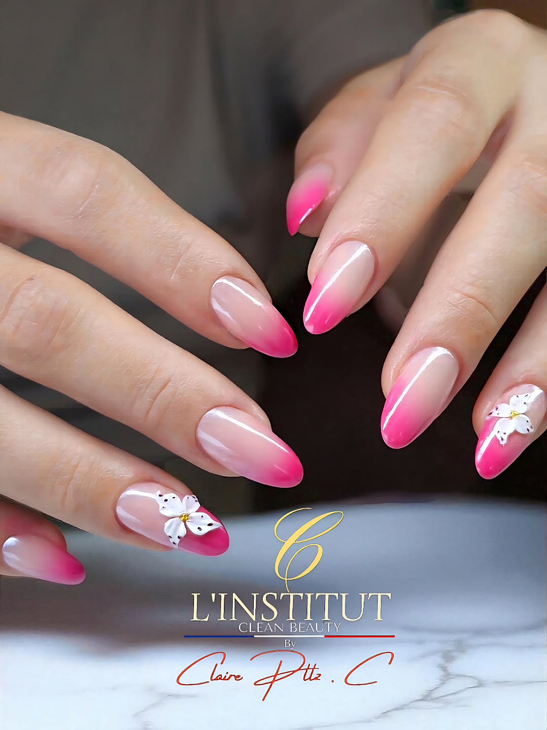 🌸 Baby Color & Fleur de Vanille 🌺
la douceur au bout des doigts 💖 🌸
Un rose girly en dégradé, une touche glossy, et cette petite fleur de vanille en 3D qui fait toute la magie…
Ultra-féminin, doux et raffiné c’est le look parfait pour l'été !
🩷 Dégradé paint à la main
🌼 Fleur de vanille en 3D sculptée et paint
💫 Top exclusif
On adore ce style soft & sweet, parfait pour l'été🍦🌷
Tu oserais cette manucure vanillée ? Dites-le-nous en commentaire 👇
#BabyColor #FleurDeVanille #NailArt3D #ManucureGirly #OnglesÉté #DégradéRose #NailAddict #VanillaVibes