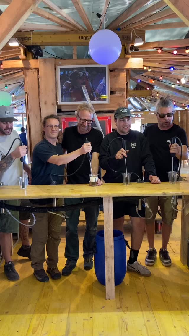 Oooooozapft is! 😂
Der erste grosse Biertank ist angestochen. Danke @brauerei_oerlikon und @bierwerkzueri - auf eine neue Ära und ein wunderbares Festivalbier! ❤️💛💚
#reedsfestival2025 #reedsfestival #reedsfamily #pfäffikersee #pfäffikonzh