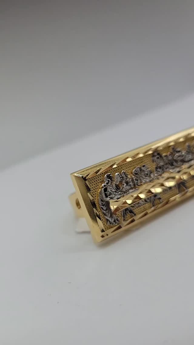 Anillo doble de oro de 14k. Encuentranos en el 812 N Thompson St STE 15