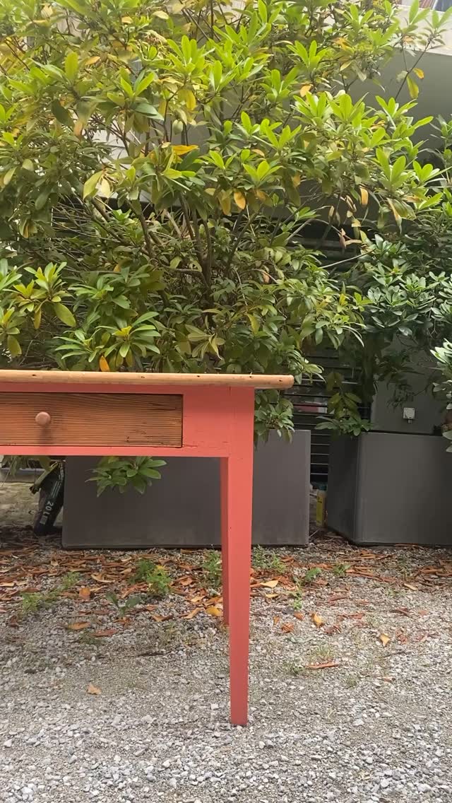 SOLD - Nobody’s perfect, we all have scars, which make us interesting, authentic. This very old table has a charming patch where a candle burned, then it was covered in linoleum which I scraped off #upcycling#flippedfurniture #antiquetable #patina #colorfulinterior #brickred #terracotta #sienna #orangeisthenewblack #handmade #ausaltmachtneu #vintageswitzerland #furnitureforsale
