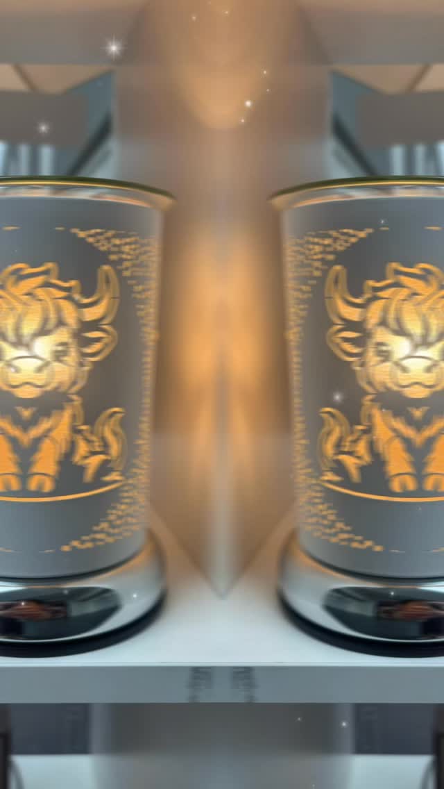 ‼️ NEW STOCK ALERT ‼️ check out our beautiful touch lamp wax melters, perfect to add that extra bit of luxury and shine to your home! Our favourite is the Highland Cow, available in both the touch lamp and plug-ins! 🐮 ✨ available to purchase in store at our kiosks in @goldensquareuk and @birchwoodshoppingcentre #kingswoosaromas #touchlamps #waxmelter #highlandcow #newstock #vegan #soywax #plugin #homedecor