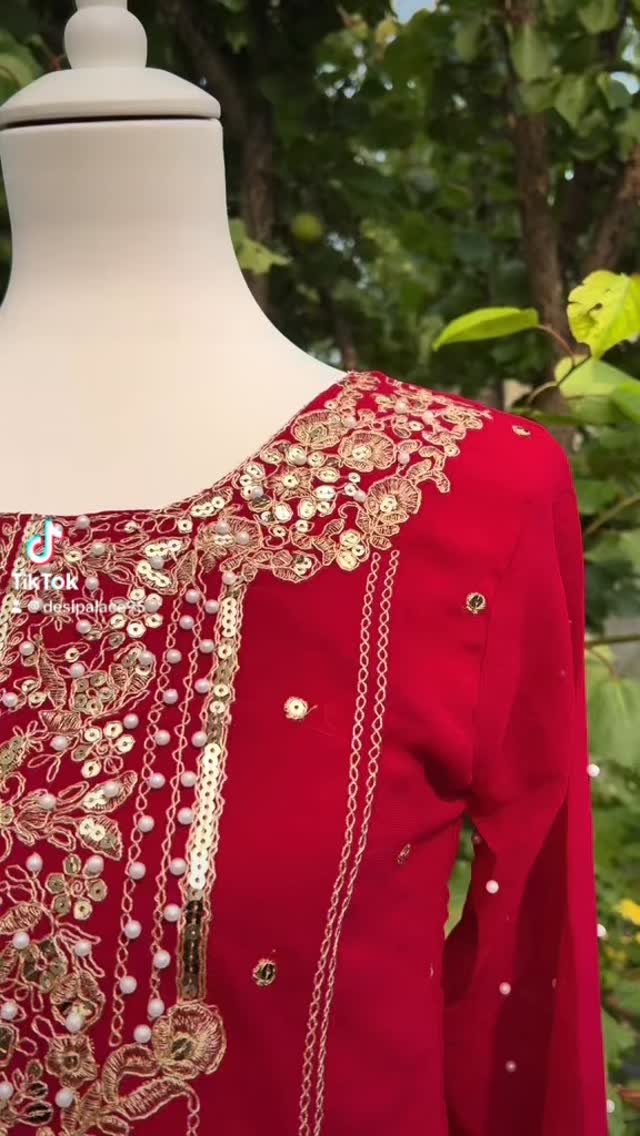 💃 Charara rouge éclatant – 40 € seulement !
Ensemble 3 pièces : haut brodé, pantalon large fluide et dupatta assorti avec de superbes détails dorés ✨
Parfait pour les mariages, soirées ou fêtes traditionnelles !
📦 Disponible maintenant – 40 €
📩 DM pour commander !
#sharara#indianwedding#salwar#weddingdress