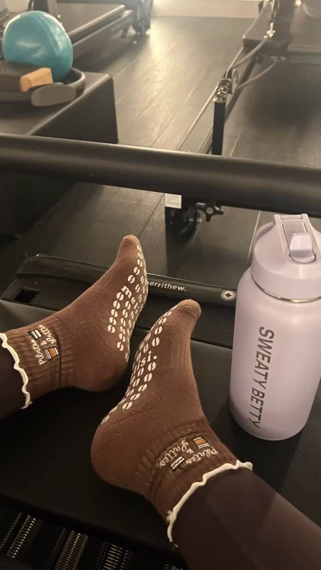 Monday Morning Pilates 🧦
#mondays #pilates #reformer #foresthouse #inmypilatesera #pilatesinstructor #pi̇lateslovers #pilatesstudio #pilatesbodies #pilatesinstructor #reformerpilates