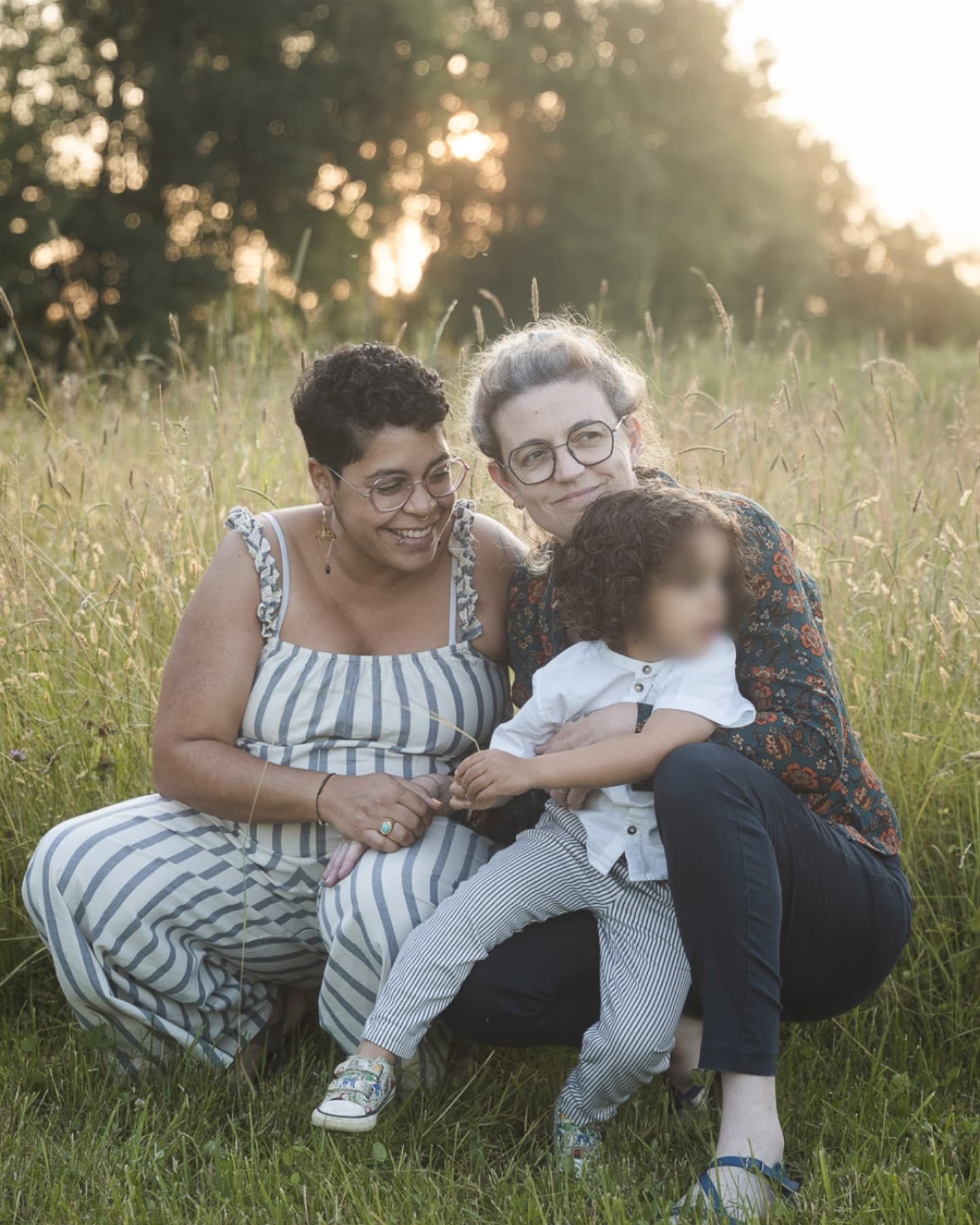 Echte Momente statt gestellter Posen – ob beim Kuscheln, Toben oder dem liebevollen Blick auf den Babybauch: Ich halte eure Geschichte so fest, wie sie wirklich ist – voller Gefühl, Nähe und Lachen.
Lust auf Bilder, die sich echt anfühlen? Dann schreib mir und lass uns gemeinsam Erinnerungen schaffen, die bleiben. Ganz entspannt – so wie ihr seid.
#familienfotos #familienfotografbern #schwangerschaftshooting #babybelly #babybauch #parenthood #lovestory