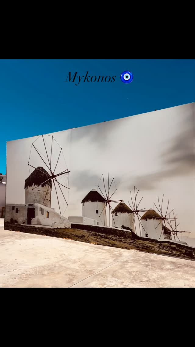 L’île du vent, des resorts, de la fête mais pas que, des beach bars, des clubs jusqu’à bout de la nuit mais aussi des plages au calme, des célébrités, des maisons magnifiques, Mykonos est un monde en soi. 🧿#mykonos #mykonosbeach #mykonosparty #mykonos2025