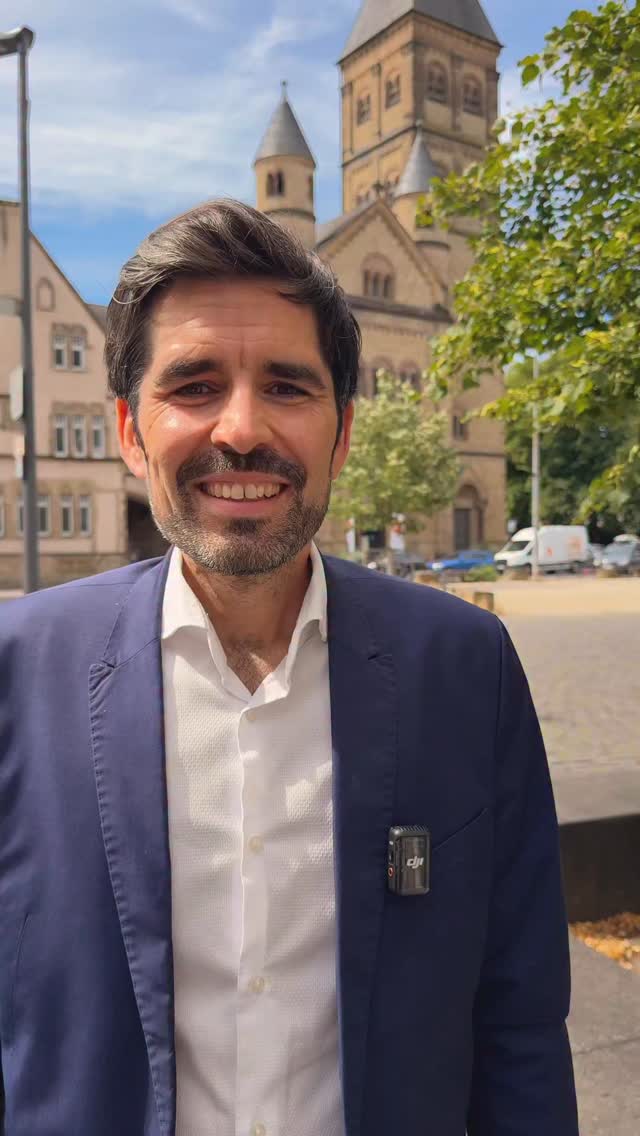 Sprache bildet den Zugang zur Welt. Daher fördern wir die Sprachbildung von Beginn an. Schön zu sehen, ist es, dass so viele motivierte Zugewanderte sich in den Ferien freiwillig für Sprachkurse treffen. Sie wollen sich schnell integrieren, wir wollen ihnen ein Zuhause bieten. Denn wir brauchen einander.
#sprache #willkommen #integration #sprachförderung #willkommenskultur #trier #sventeuber #bildung #migration