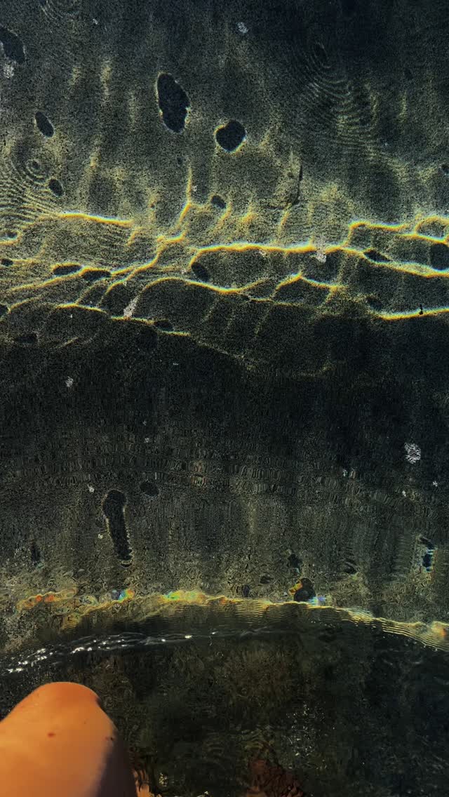 cnuasachadh /krũə̃səxəɣ/
fir. gin. -aidh, iol. -aidhean
1 (act of) pondering, ruminating 2 rumination 3 (act of) reflecting 4 reflection 5 (act of) studying
#gàidhlig #placebased #gaelic #lèirsinn