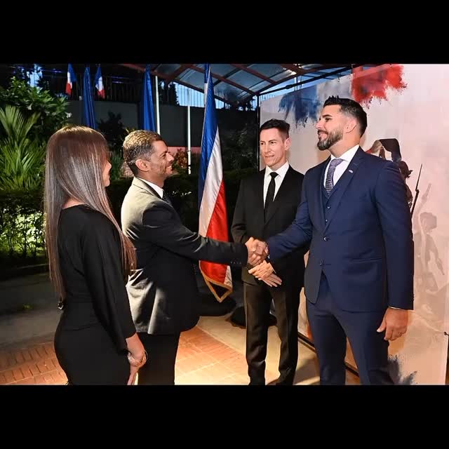 Gracias por la invitación a la celebración del Día Nacional de Francia.
Una hermosa experiencia que nos permitió conocer un poco más de la cultura Francesa.