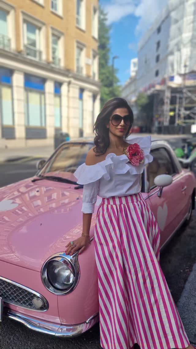 The perfect outfit for Brunch O'clock 😘😘😘
#perfectoutfit #pinkskirt #stripes #StreetStyle #style_with_tia #FashionDiaries #fashionover40 #styleover40 #StyleConfidence