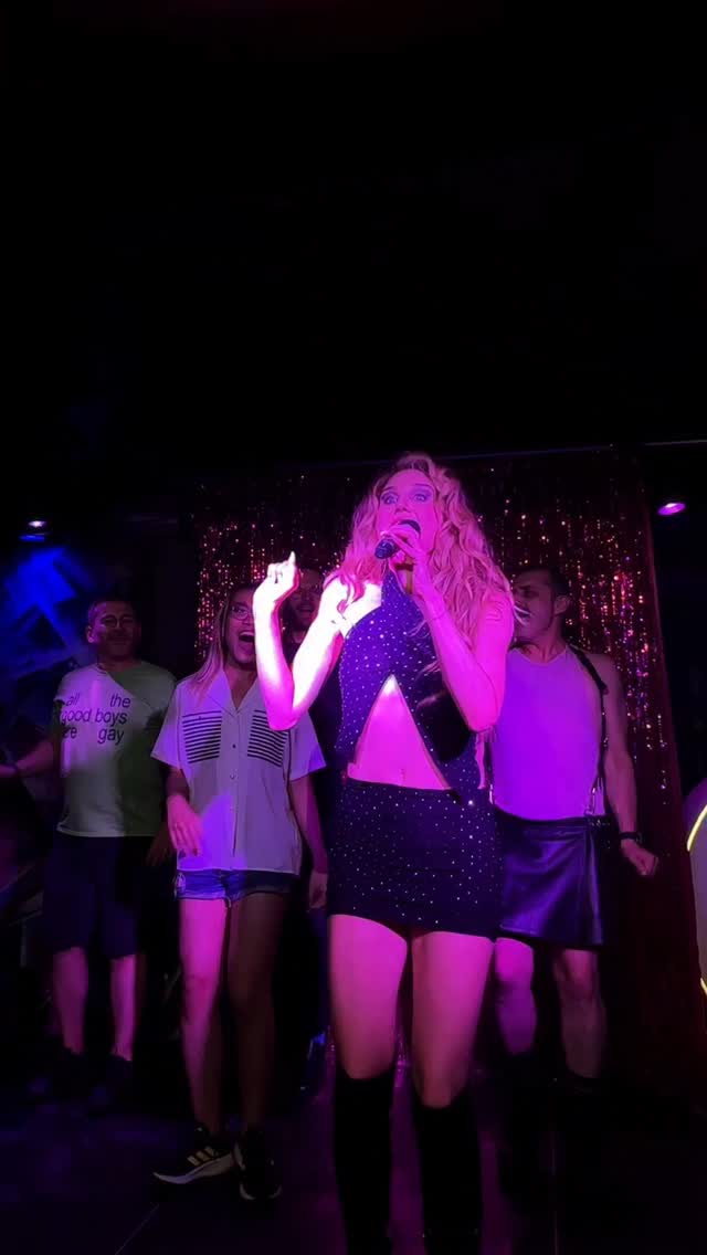 Big shoutout to Blend XL @blend_xl for sponsoring us and throwing an unforgettable afterparty! 💜🍸
From the stage to the dancefloor, the celebration didn’t stop and you helped make it all possible.
Thank you for keeping the energy high, the drinks flowing, and the love shining bright 🌈🪩
#ThankYouBlendXL #AMSGMC #WelcomeToTheFamily #AfterpartyMagic #ProudPartners #LGBTQEvents #ChosenFamily #AmsterdamNights