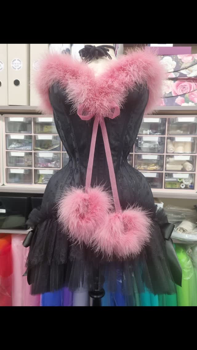 ✨️LAST SALE BEFORE MOVING STUDIO✨️
All pieces available in highlights, once a piece is sold it will be removed from the list.
DM for more info
Like, share, comment, buy pretty things at half the standard price and help me move less things 🖤