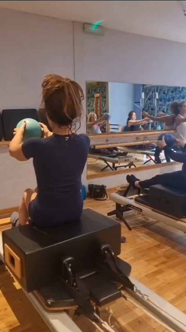 "What everyone is talking about "💪💪
Pilates Reformer is a fine-tuned way of practicing the classical Pilates moves together with the resistance from the springs and pulleys on the equipment .
Visit www.wellbeing-warehouse.com to book a class ✨️
#pilatesreformer #pilatesreformerteacher #pilatesworks #reformerpilates #pilateseveryday #pilatesreformerstudio #pilatesnewmarket