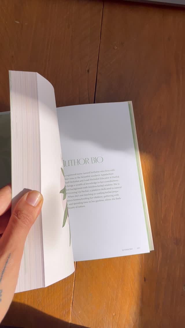 I illustrated quite a few books this year but haven’t found the time to post about them. Here is Natures Medicine Cabinet, a book about remedies and recipes of botanical wellness, where I illustrated over 30 plants in a traditional botanical style.
Agency: @brightagencypublishing @the_bright_agency
Agent: @ilariavigilante91
Publisher: @cidermillpress
Designer: Emily Sullivan
Author: Meagan Visser
#bookpublishing #illustratedbook #botanicalilustration #watercolourpainting #watercolorbotanicals #botanicalpainting #bitanicaldrawing #plantmedicines #naturalhealth #botanicalwellness #digitaldrawing #digitalwatercolor #procreateillustrations