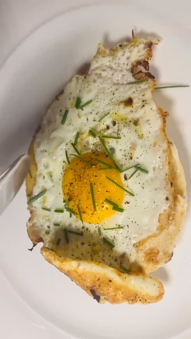 Petite vidéo réalisée par un client qui a suivi la recette « œuf croustillant à l’ail des ours et graines de moutarde, sur pain du village »… et qui s’est visiblement régalé ! Si vous aussi vous voulez l’essayer, retrouvez la recette complète sur notre blog.
Lien dans la bio. 😉