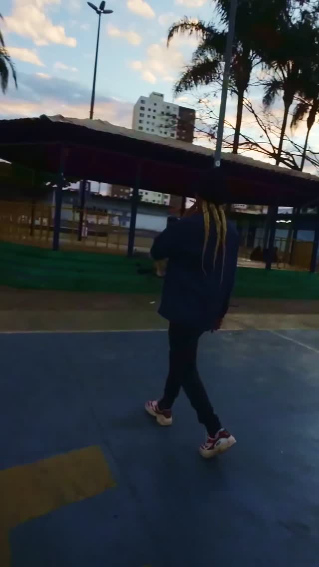 O que é a quebrada pra você?
Pra nós, é a nascente de um surrealismo único. É a força pra fazer o corre, pra transformar o sonho em realidade — mesmo contra tudo.
Aqui, na Nascente das Lombras, tudo é surreal.
Como a nossa arte invade as telas? Deixa seu comentário! 👇
#CulturaDeQuebrada #Surrealismo #Persistencia #Sonho #Debate #MostraCeilombra #NascenteDasLombras