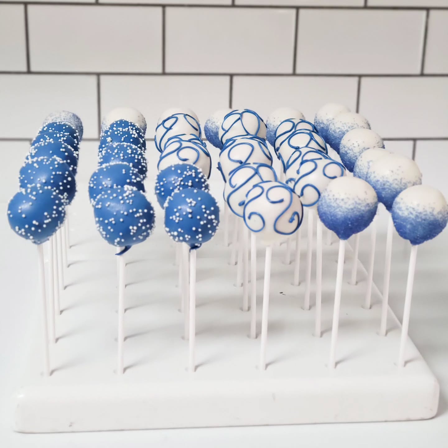 Time to get caught back up. I don't know about you but this summer is flying by.
#babyboy
#babyshower
.
.
#cakepops#cakepoplady #cakepopstagram#cakepopdecorating #football#buccaneers#tailgate #localbaker#palmharbor#safetyharbor#tarponsprings#dunedin#clearwater#tampa