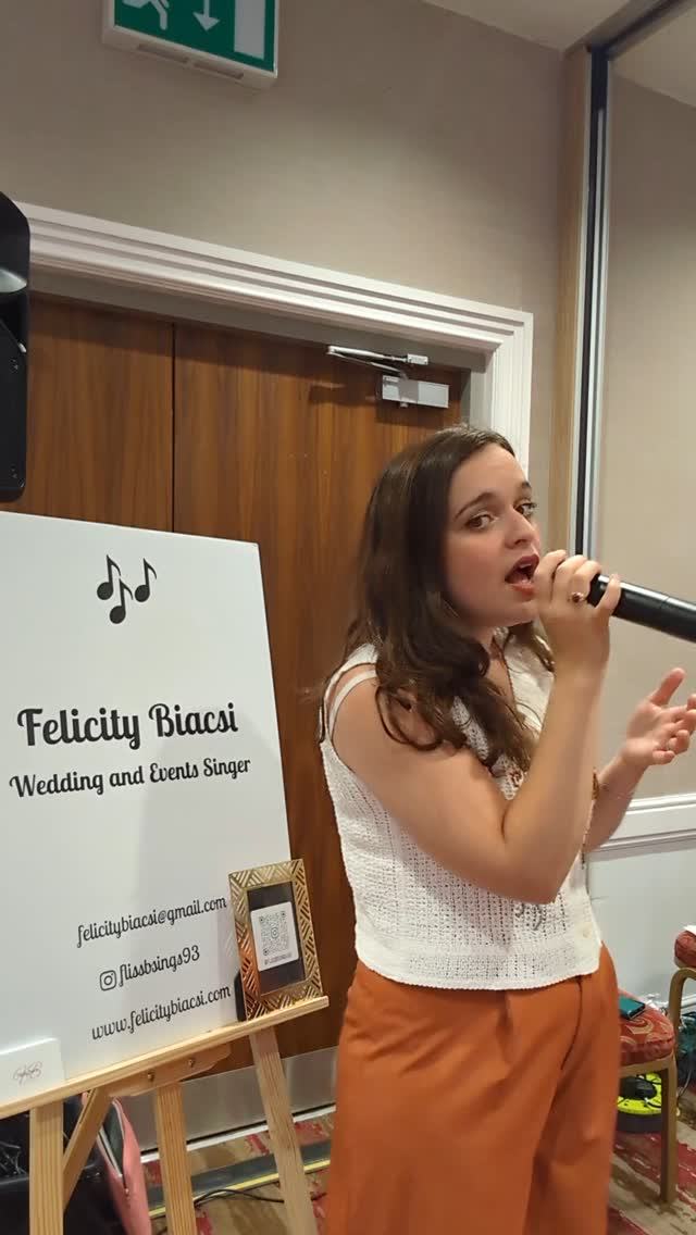 I will honestly never get bored of singing this song. I'm often asked for ceremony song recommendations and this one regularly comes up, because it's so beautiful 😍 you genuinely cannot go wrong with it ❤️❤️
#weddingfair #weddingceremony #bridalentry #aislesong #singer #weddinginspo #musiciansofinstagram #2026wedding #2027wedding