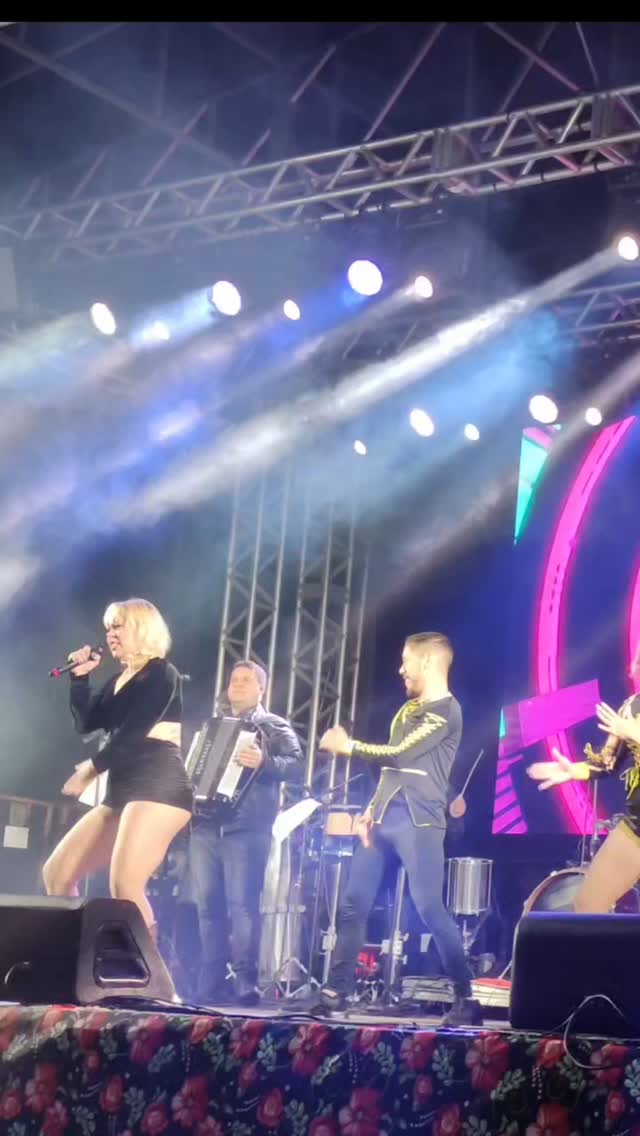 O show da Danella é incrível!!!
#show #fyp #Danella
#shows #music #show #eventos #musica #livemusic #events #love #entertainment #live #artist #concerts #hiphop #performance #photography #movies #tv #dj #o #festival #dance #art #singer #s #fashion #instagram #sertanejo