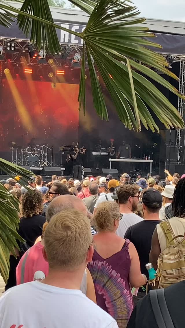 Finale! ❤️💛💚
Das Reeds Festival geht zu Ende, mit @stonebwoy auf der Bühne!
Danke euch allen da draussen - we love you! 🫶
(Die blumigen Worte kommen in den nächsten Tagen, nach biz Schlaf...😁)
#reedsfestival2025 #reedsfestival #reedsfamily #pfäffikonzh #pfäffikersee