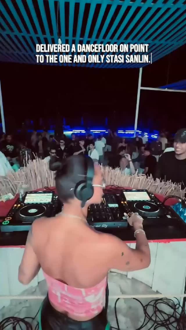 When the whistles start, you know the dancefloor got it just right š¾
@stasi_sanlin & @karimyousry_music in action š„š„