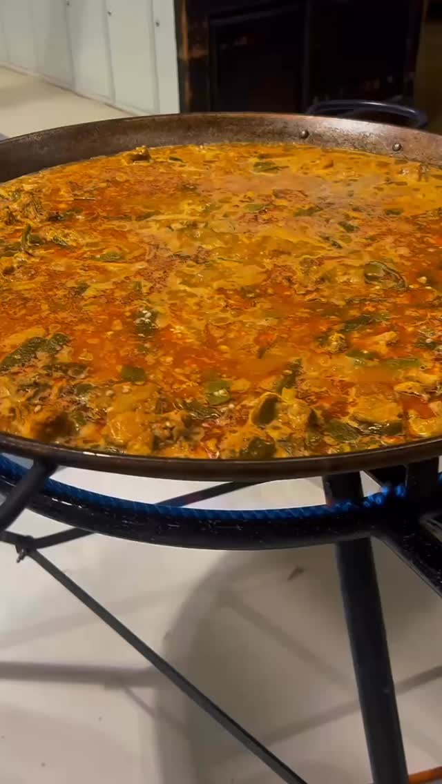 🔥 Despedida de curso con mucho sabor 🔥
Ayer lo dimos todo en el @edtbarcelona para despedir el curso con su equipo directivo, profesorado y conserjería como se merecen: con una buena paella y una fideuá de las que hacen historia 🍤🔥
Gracias por confiar en The Fucking Catering para cerrar el año con alegría, risas y mucho amor por la comida.
📍 Barcelona
🎓 @edtbarcelona
🍽️ Paella + Fideuá
💥 Catering sin filtros, como nos gusta.
#TheFuckingCatering #PaellaTime #FideuáLovers #DespedidaDeCurso #CateringBarcelona #CateringConActitud