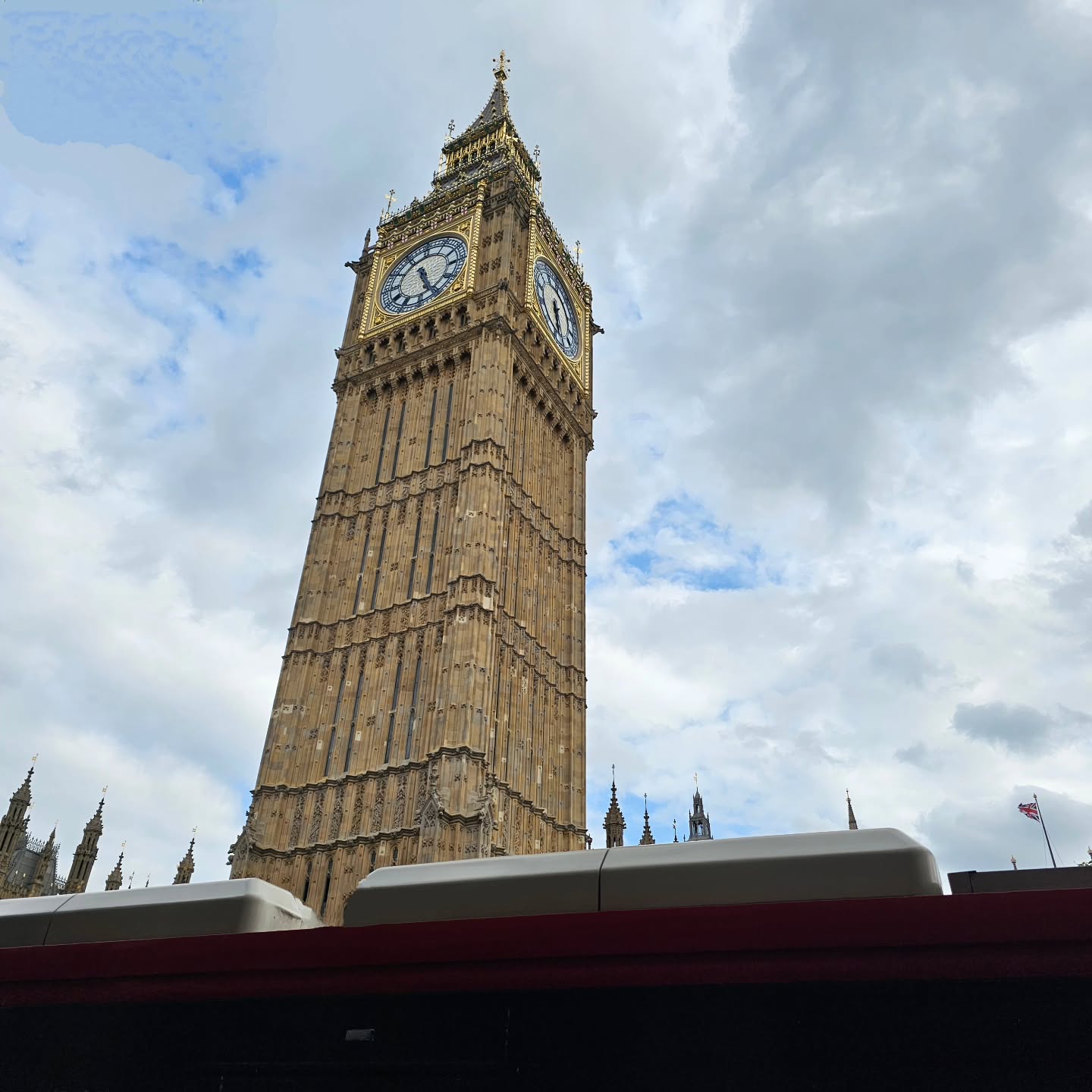 A rather magnificent (and surreal) evening ✨️
Very lucky to have been invited to attend the launch of 'Margaret Thatcher: Life After Downing Street.'
#Parliament #HousesofParliament #HouseofLords #Westminster #PhDJourney #event #book #booklaunch #MargaretThatcher #PrimeMinister #London #UnitedKingdom #politics