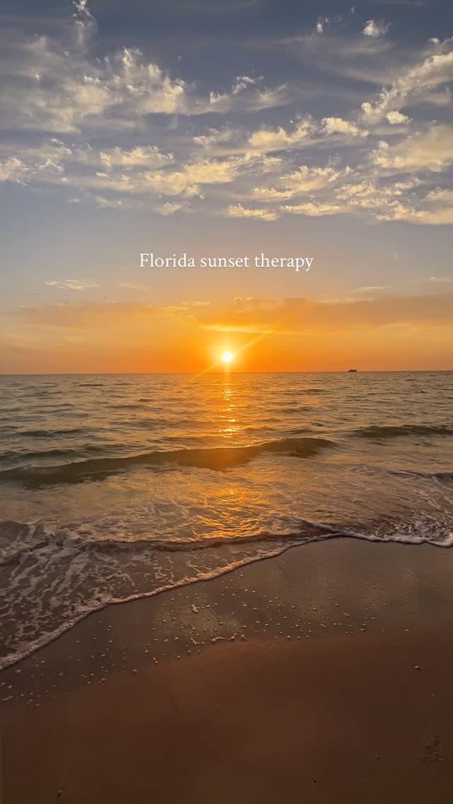 My kind of self care ✨
book your summer vacay with us,
nightly sunset therapy included 😉
•
•
•
•
#visitflorida #floridalife #travel #sunsetvibes #florida