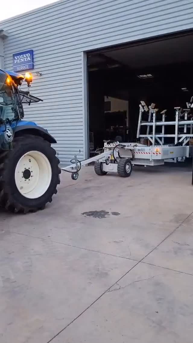 Say hello to the news of summer, our MT40SE:
✔️ towable by tractor 🚜
✔️ motorized by thermic engine ⛽️
✔️ electric by batteries 🔋
✔️ equipped to go on road 🛣️
✔️ able to carry sailing boats on our special modular cradles ⛵️
#shipyard #boatmovers #electric #pulledtrailer #ontheroad #madeinitaly #altoservice