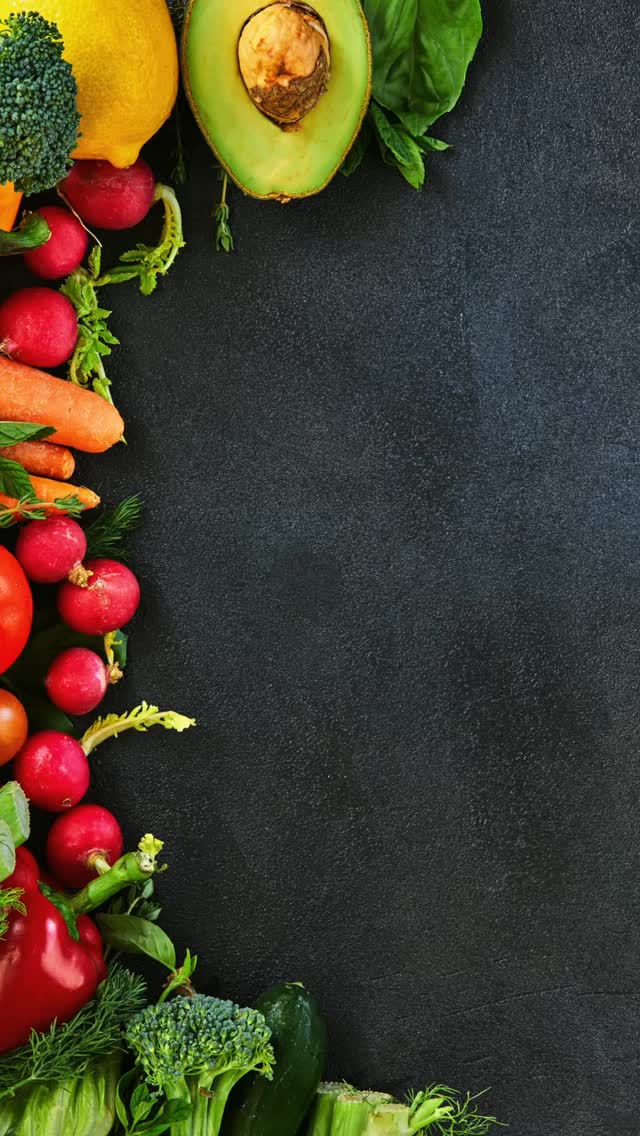 🍝✨ Супер вкусни спагети с доматен сос и пилешки късчета - идеалното обедно меню за малчуганите и любимa рецепта на LITTLE APETTINO ✨🍝
Необходими продукти за 4-5 порции:
• 300 г спагети Little Apettino
• 300 г пилешко филе (гърди или бонфиле)
• 30-40 г краве масло
• 1 глава лук, нарязан на дребно
• 3-4 скилидки чесън, нарязани
• 3-4 супени лъжици зехтин
• 400 г пасирани домати
• 2 супени лъжици сол
• 2 чаени лъжички черен пипер за овкусяване
• 1 супена лъжица босилек
• 400 г (4 топчици) прясна моцарела или буфалина*
Начин на приготвяне:
1. Нарежете пилешкото филе на хапки и ги запържете до златисто в маслото. Овкусете със сол и черен пипер.
2. Запържете лука в зехтина, добавете пасираните домати и гответе около 15 минути на средна степен на котлона, докато сосът се сгъсти. Добавете босилека и овкусете със сол и черен пипер.
3. Сложете водата за пастата да заври със солта. Варете спагети Little Apettino за 2 минути и отцедете.
4. Върнете спагетите в тигана с доматения сос, разбъркайте добре и гответе още една минута на среден огън, докато доматеният сос овкуси пастата.
5. С помощта на щипка, сервирайте порция спагети, навити на руло с добавени златисти пилешки късчета. Отстрани гарнирайте с топчица моцарела, пресен босилек и няколко капки зехтин.
BON APETTINI! 🌟🍽️ #apettini #apettinifamily #quickrecipes #спагети #доматенсос #пилешкихапки #детскакухня #балансираноменю #домашноприготвенахрана #семейниобяди #вкуснообедче #паста #италианскакухня #готвимзадецата #здравословнохранене #littleapettino #босилек #пряснамоцарела #буфалина #готварскирецепти #инспирациязакухнята #любовкъмхраната #apettini #apettinifamily #foodphotography #foodie #kidsmeals #healthyrecipes #familydinner #deliciouspasta