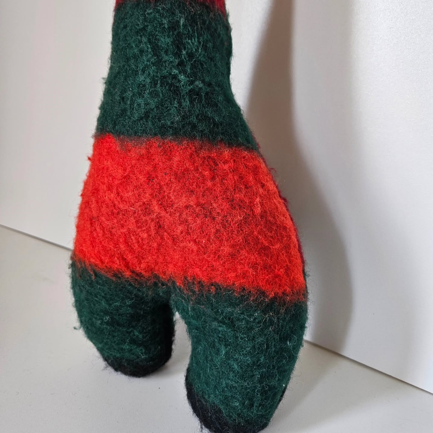 In love whit the vibarant colors! Handmade giraffe.