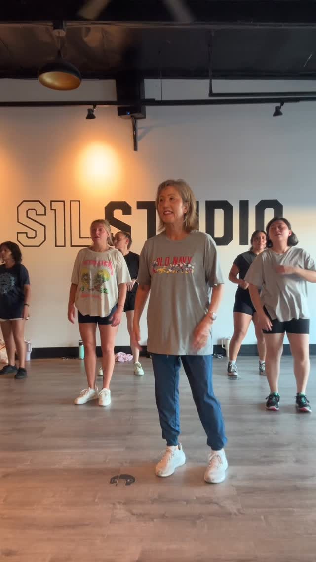 Hip hop routine du jour/de la semajne.
Thanks for the workout, @s1lstudio 🙌