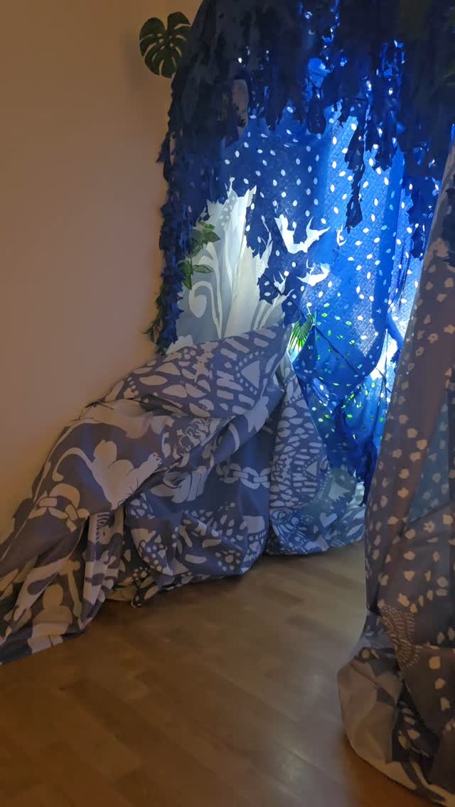 Afrofuturism exhibition by Domincan American artist Baez.
How did I get there?
Walked 20 mins. to our local Des Moines Art Centre.
Only nasal breathing,
being breath aware, walking, watching and being in awe.
#desmoinesartcentre
#decolonise #coherentbreathing #asian_female_entrepreneur #brownwomenbreathe #slowmotion #aurabreath