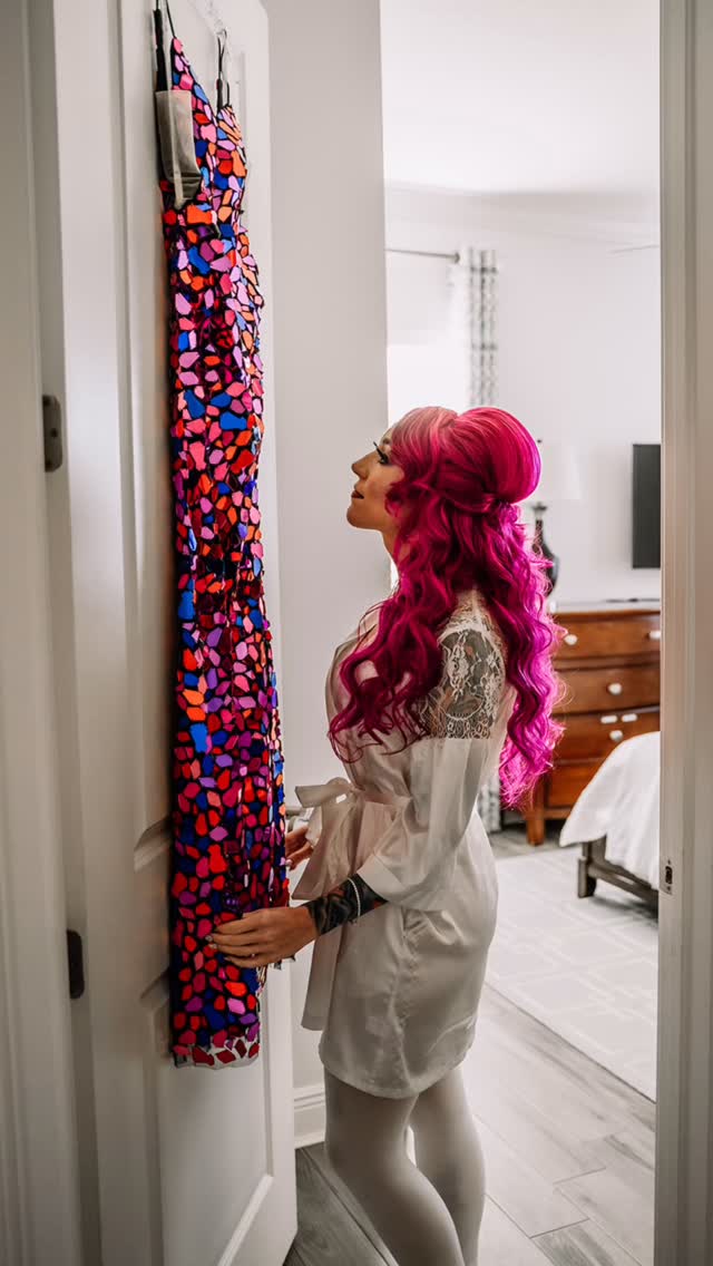 Are you kidding?!?! Rules for who? NOT YOU! ๐
I will advise you of what enhances you, however, at the end of the day โฆ itโs all about you and your desires! ๐
My beautiful bride Marci absolutely killed this look! ๐คฉ
#tampamua #dare2dreamsalon #floridamua #makeupartist #mua #glam #wedding #weddingglam #weddinghair #hair #floridahairstylist #florida #bride #colorfulbride #bridallook #bridaldress