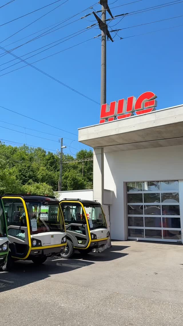 🚛 Bereit für den Einsatz: Drei ET Lander warten auf ihre Aufgaben in den Gemeinden. Jedes Modell wurde individuell konfiguriert – ganz nach Bedarf. 🔧 Lass auch du dich von uns beraten.