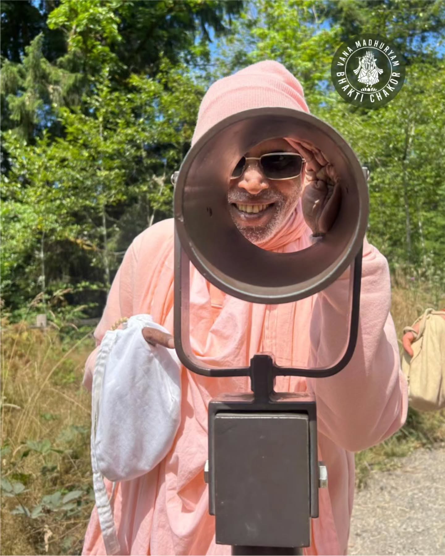 He knows.. even when you don't speak.
.
.
#vision #guru #gurudev #krishna #krishnaprem #krishnabhakti #giriraj #govardhan #bhaktichakor #bhaktiyoga #jaysriradhe #jaygurudev