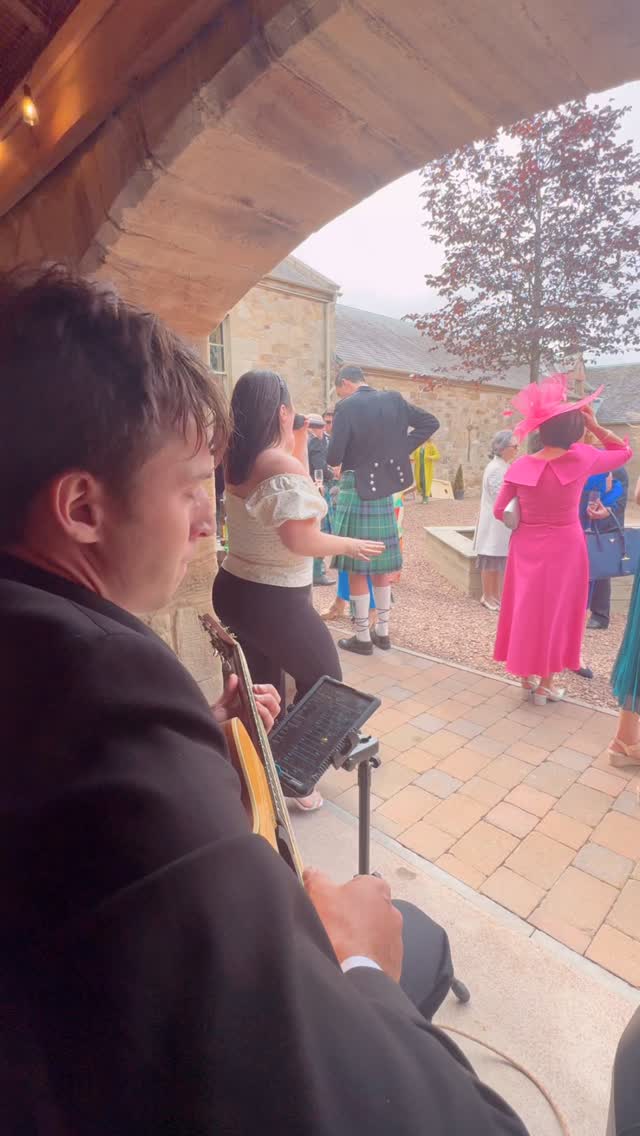 90s RnB? Say no more 🪩🎉
#acoustic #wedding #rnb #acousticguitar