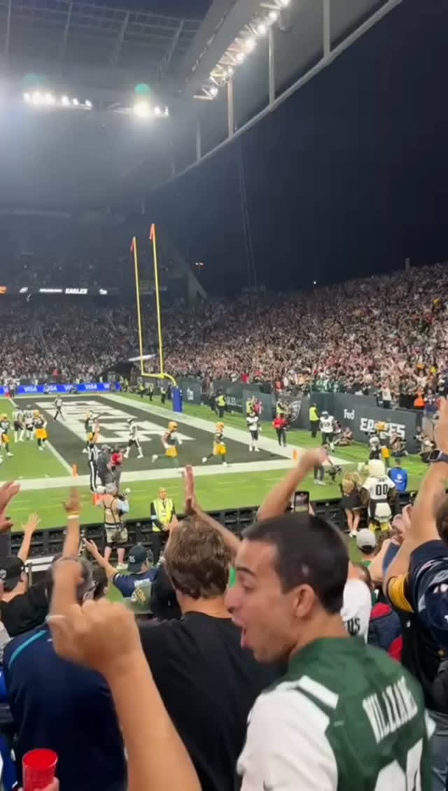 Want to experience the NFL in Brazil in a different way? We’ve got you.
This was last year’s game — such a great time.
Now imagine being there this year, with everything planned for you.
Let The Scene take care of it. You just enjoy.
#NFLinBrazil #TheSceneBrazil #GameDayExperience #TravelSimple #sportsandculture