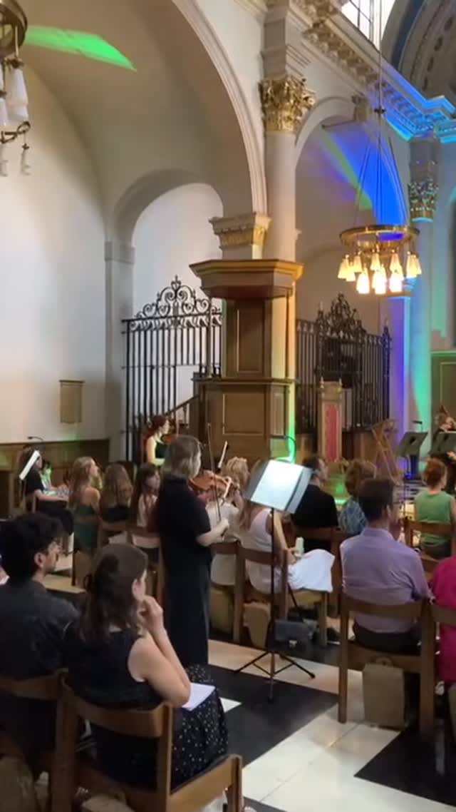 This year at St Mary-le-Bow’s LIVE festival, we performed Recomposed by Max Richter: Vivaldi – The Four Seasons, composed in 2012 and premiered at the Barbican by the Britten Sinfonia. This concert was also the first time the orchestra performed a programme of music written all by living composers! 🫶🏻