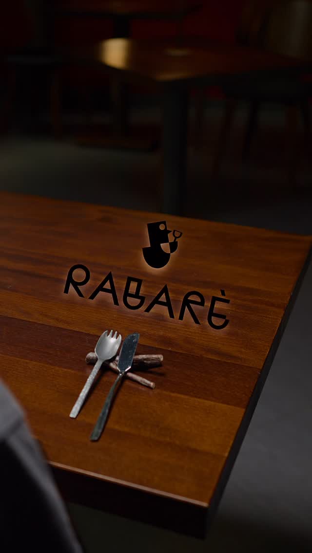 A Noi piace mescolare sapori e chiacchiere.
Qui puoi bere qualcosa di buono, assaggiare qualcosa di diverso e sentirti subito a casa.
#rabarè #Torino #SnackBarTorino #TorinoAperitivo #TorinoSnack #CocktailBarTorino