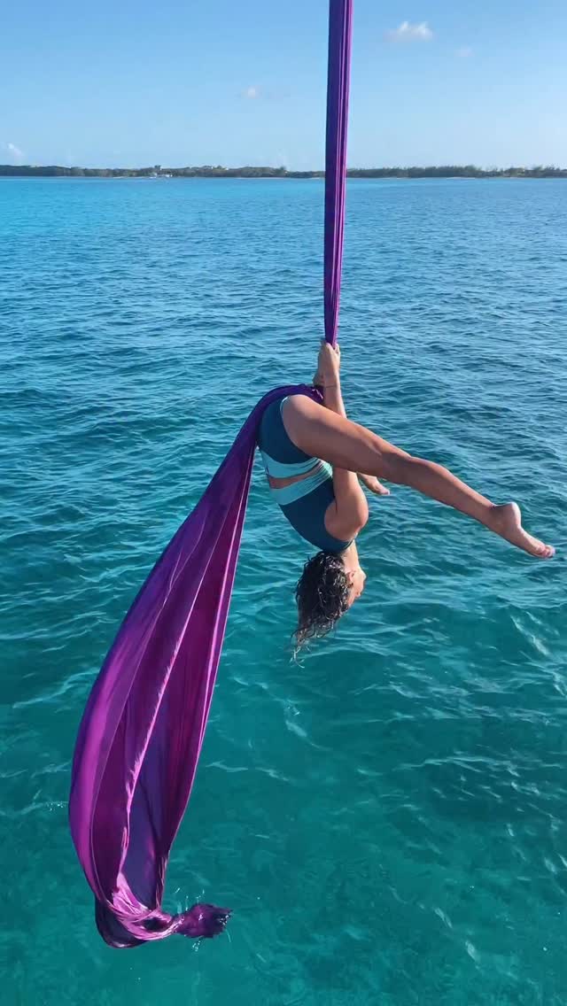 You once dreamed of this moment. Now it’s your reality. 🥹
We’re so busy chasing the next thing…
We forget to appreciate the dreams we’re already living.
This is your reminder to slow down and take it all in.
You made it here. And that’s worth celebrating. 💙
💬 send this to someone who needs this reminder today. 🫶🏻
#AerialSea #aerialsilkslife #aerialretreat #travelwithpurpose #mindfulmovement #wellnessretreat #aerialtraining #aerialistsofinstagram