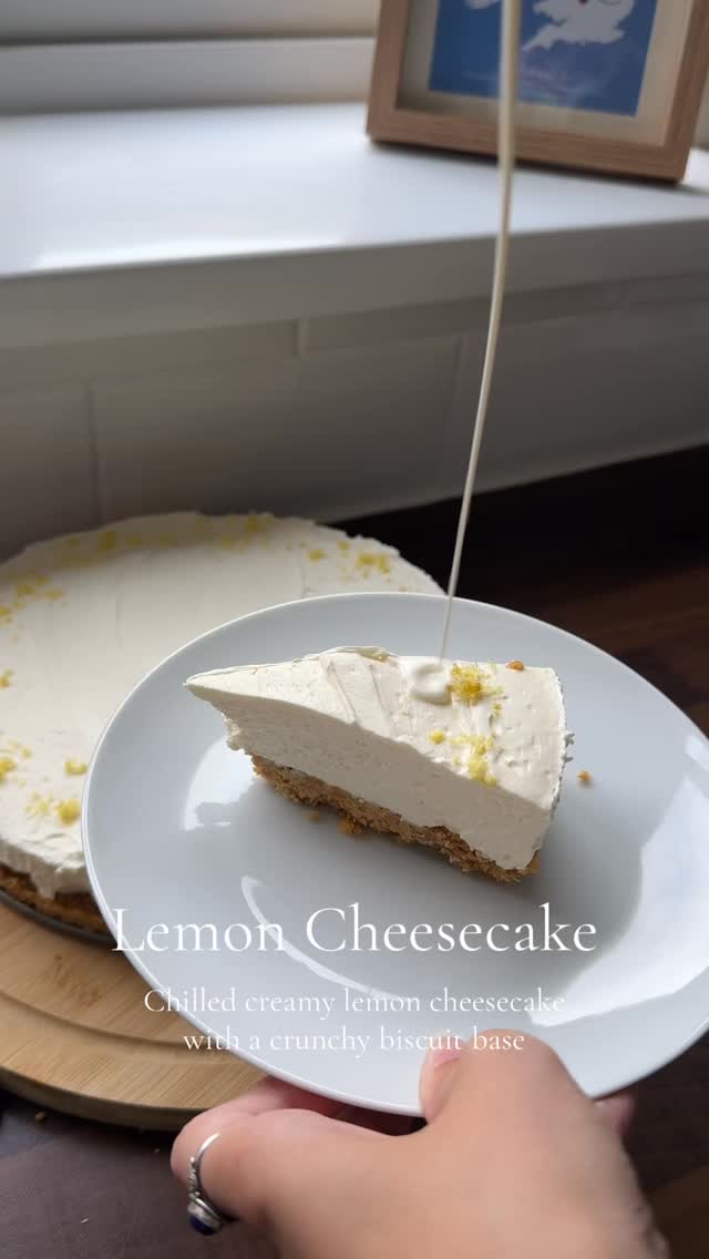 If you’ve been here a while you’ll know that summer always means citrus recipes, and this year is no different
This no bake lemon cheesecake is perfect for the summer, mostly because you don’t have to turn the oven on (I learnt my lesson from last week!)
🍋🍋🍋🍋🍋🍋🍋🍋🍋🍋🍋🍋🍋🍋
Recipe:
300g Digestives
120g Melted Butter
600g Full Fat Soft Cheese
110g Icing Sugar
300ml Double Cream
Juice of 3 Lemons
#baking #bakingrecipe #bakingfromscratch #bakingtiktok #recipe #bakingtok #easyrecipe #cheesecake #lemon #lemoncheesecake