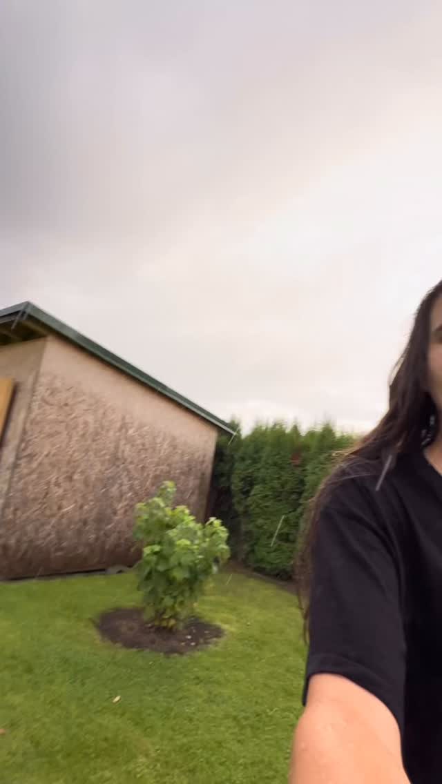 💦 AURAVIE GLOW SKROPSTU TUŠA 💦
Ūdens? Emocijas? Vētra? – Tuša paliek savā vietā!
👁️🗨️ Skaties ar pārliecību – jebkuros apstākļos!
Auravie Glow skropstu tuša ir Tava uzticamākā sabiedrotā –
✔️ SUPER ūdensnoturīga
✔️ Noturas līdz 24h bez izsmērēšanās
✔️ Nekrīt drumstalās un neizplūst
✔️ Padara skropstas garas, izliektas un apjomīgas
🌧️ Lietus? 🏖️ Jūra? 😢 Emocionālais brīdis?
Tu vari justies brīvi – skropstas paliks perfekti vietā!