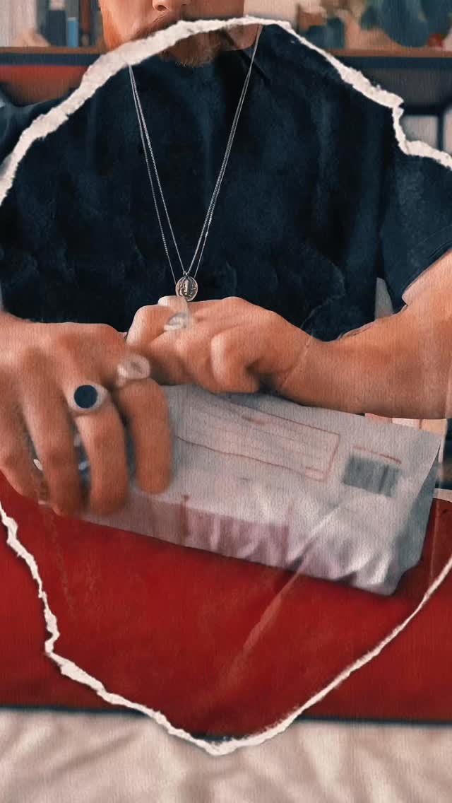 I was truly excited to get my hands on these seriously beautiful decks that@simonroche and @maserart produced in aid of Alzheimer’s Ireland (@alzsocirl ). They’re designed with striking character and personality, and printed on a great stock from the USPCC, so they handle perfectly. If you can spare the €’s, your guaranteed to have a slick, artistic deck for your next poker game, drinking game or monumental house of cards. I ordered through their website and got them super fast
There’s a really great note included on the ad card that reads:
“In Ireland, there are 11,000 new cases of dementia each year. Currently there is no cure but there are many ways to delay its effects. Card games in particular can be beneficial in helping with cognitive function and building new brain cells”.