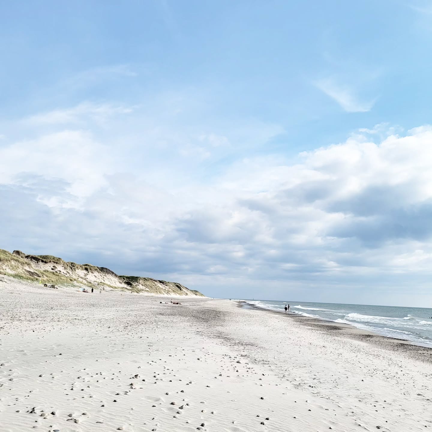 Holiday greetings from the endless beaches of Denmark. Every day is different by the sea. And every day is beautiful.
.
.
.
.
.
.
.
.
#northsea #denmark #jylland #jütland #slowliving #slowtravelling #windsurfing #simplicity #naturephotography #scandinavia #dänischersommer #danishsummer
