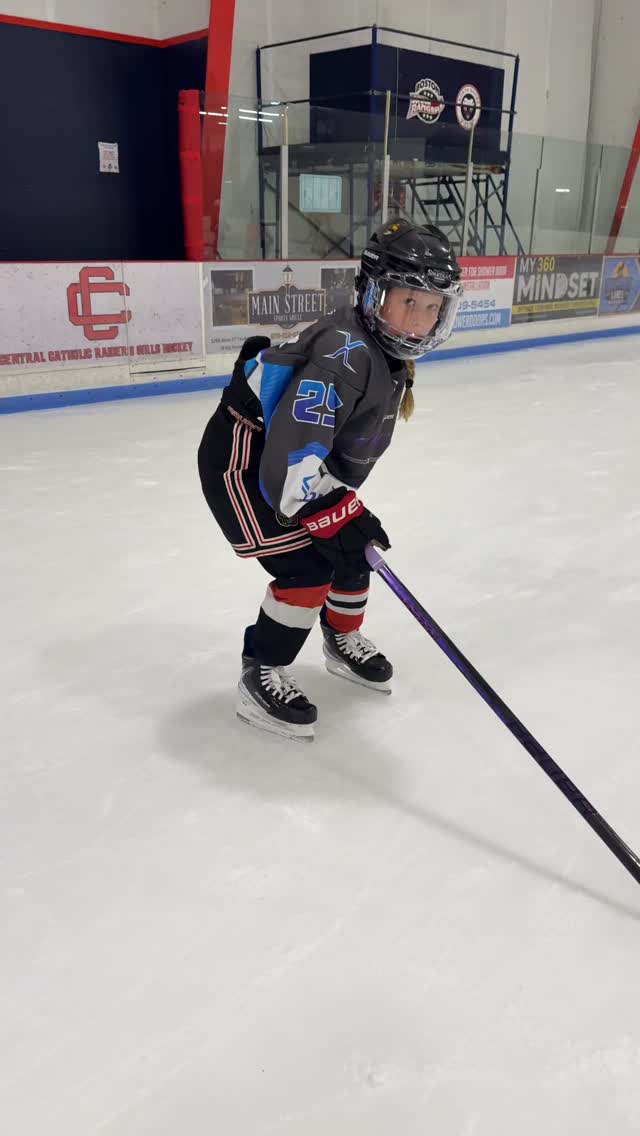 There (Elin) goes!! Working hard on trying to build leg strength and power for her strides!!
#tcs #tcstrainingcenter #icehockey #hockey #skating #powerskating #edges #onice #girlhockey #womensports #ice #flylite #bauer #bauerhockey #girls