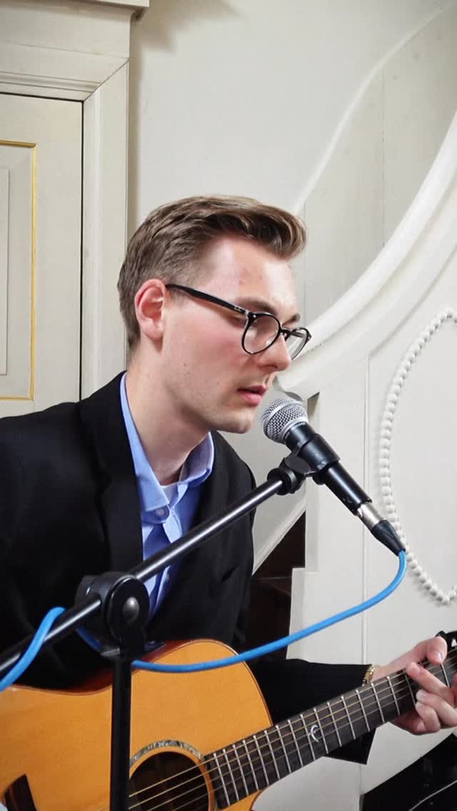 (LIVE) Ein Teil von meinem Herzen🤍
#jonathanzelter#hochzeitssänger#freietrauung
Du heiratest 2025/2026 und suchst noch nach einem Hochzeitssänger? Gerne kannst Du mich via Instagram- oder auf meiner Homepage jederzeit unverbindlich anfragen.
⬆️Link in der Bio!⬆️