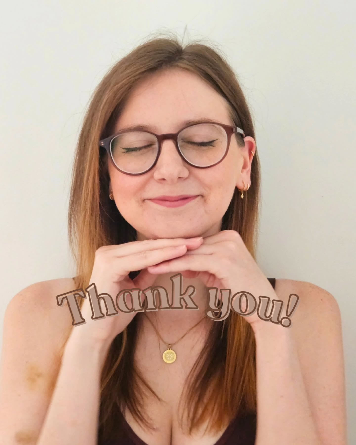THANK YOU!!!
Cinnamon Hearts ist jetzt ein Wochenende alt und ich habe jetzt schon so unfassbar süße Nachrichten erhalten.
Danke für alles!!!
Und ich freue mich so drauf, was ihr zu den tollen Sachen sagt, die noch zu dieser wundervollen Fake Dating Story kommen werden!
Let's goooo!!!
Wer hat Cinnamon Hearts schon auf dem E-Reader? 😘
