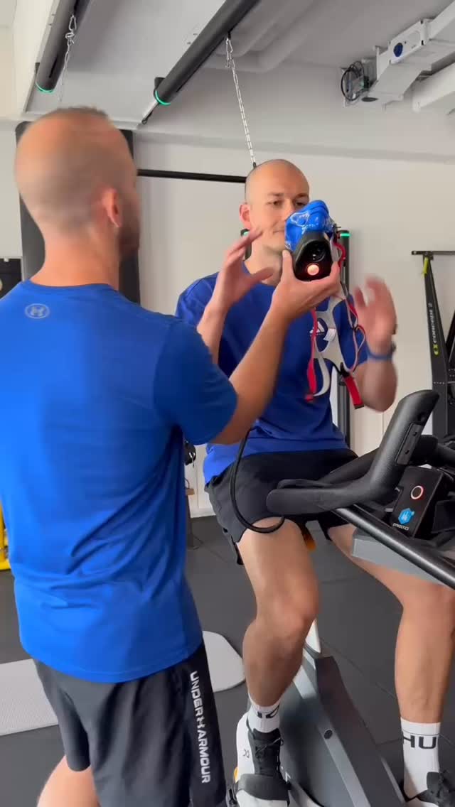 In nur 15 Min. zu mehr Power!
Mit der uVida Activity Analyse checken wir deine ganz persönlichen Werte – direkt in Bewegung! 🔬❤️
📊 Was wir messen:
💓 Pulsbereiche
💪 Max Power
🫁 VO₂max & Sauerstoffaufnahme
⏱ Regeneration
🔥 Fatmax
📉 Ventilatorische Schwellen
📈 IAAS
💡 Und was bringt’s dir?
Alle Ergebnisse + Erklärungen findest du easy in der uVida App 📱 – kein Fachchinesisch, sondern klare Infos für dein perfektes Training! 🧠💡
Unsere Expert*innen + dein digitaler Coach übernehmen den Rest! 🙌
#uVida #StoffwechselAnalyse #Fitness #PersonalTraining #VO2max #Train #strongfit